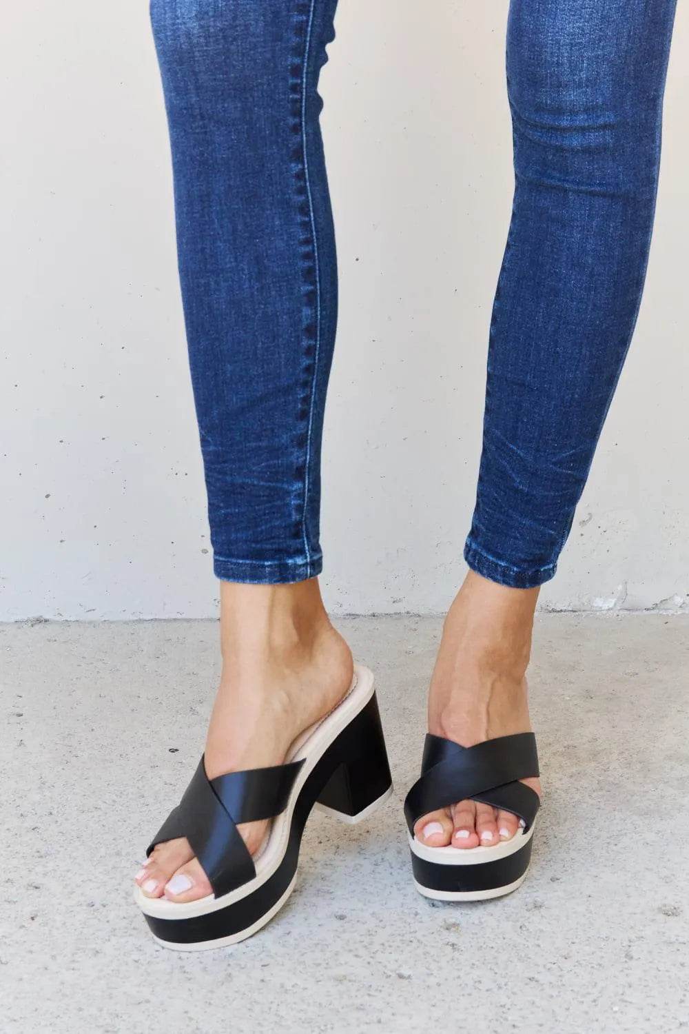 Bona Fide Fashion - Contrast Platform Sandals in Black - Women Fashion - Bona Fide Fashion