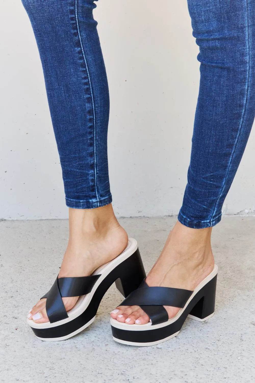 Bona Fide Fashion - Contrast Platform Sandals in Black - Women Fashion - Bona Fide Fashion