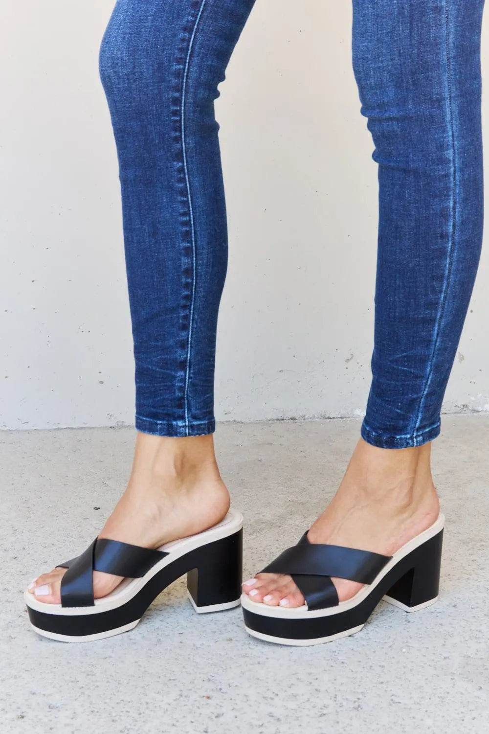 Bona Fide Fashion - Contrast Platform Sandals in Black - Women Fashion - Bona Fide Fashion